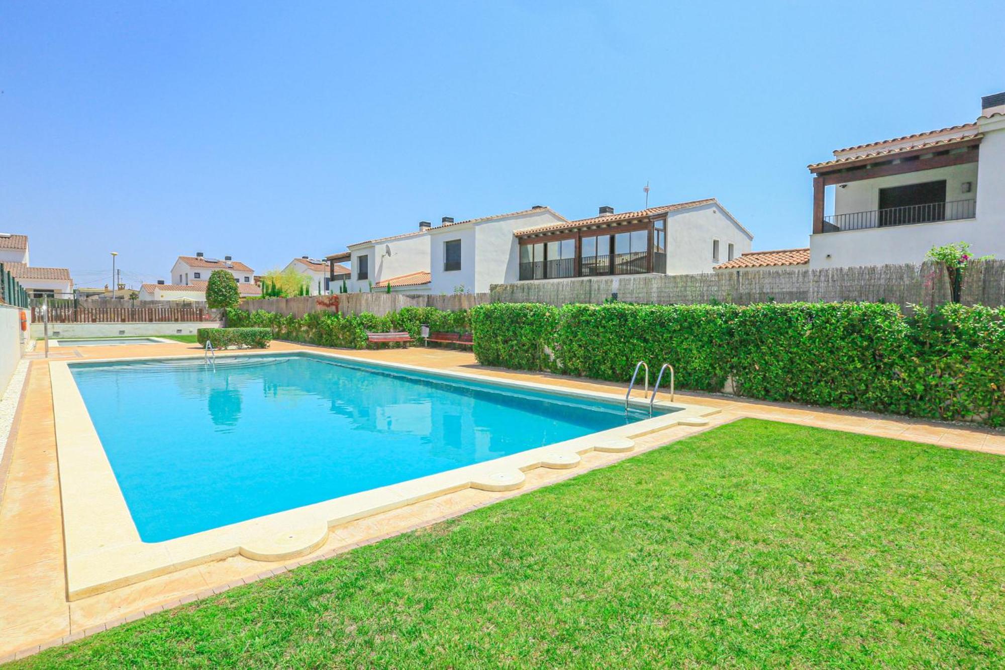 Passeig Del Mar - Only Families Villa Кембрилс Екстериор снимка